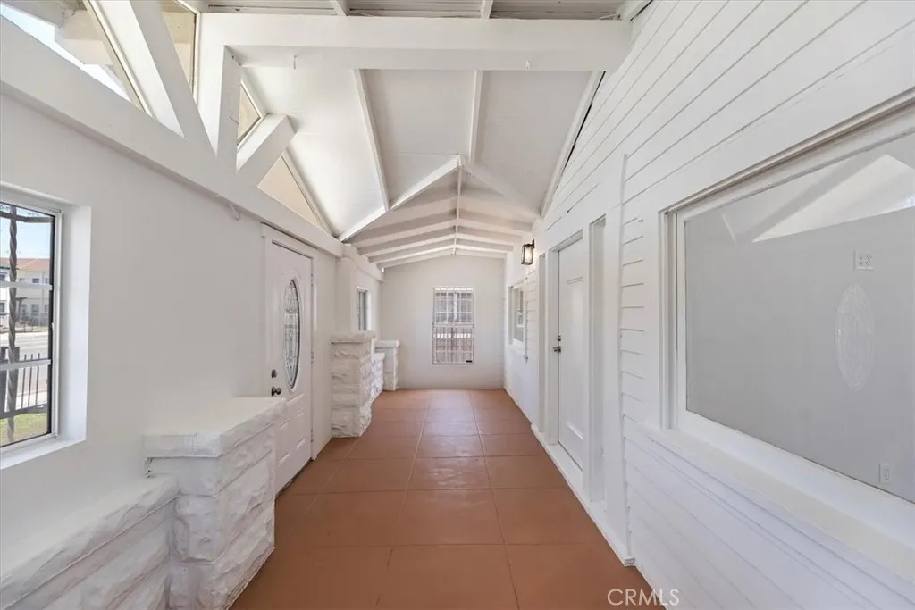 2018 W Martin Luther King Jr Boulevard J, Los Angeles, California 90062 home-pic-9